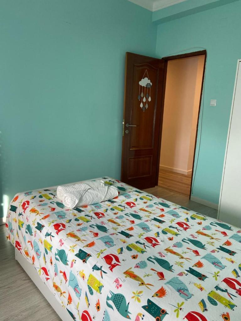 Cozy bedroom in shared apartment photo 3