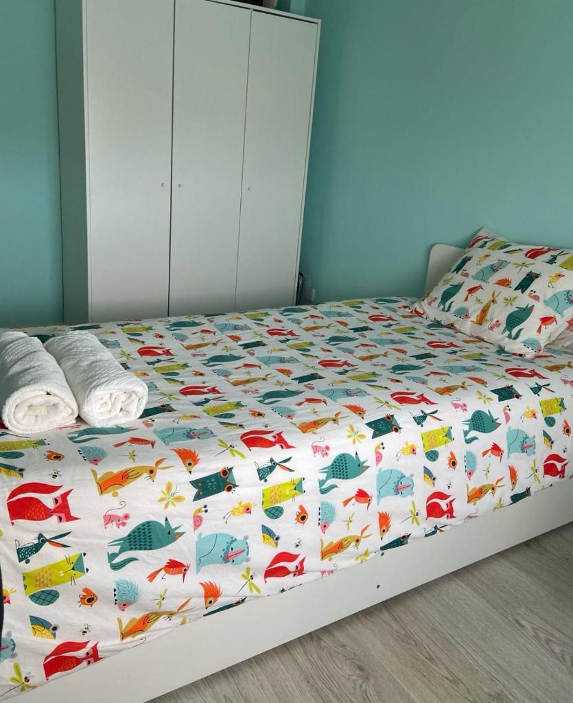 Cozy bedroom in shared apartment photo 4