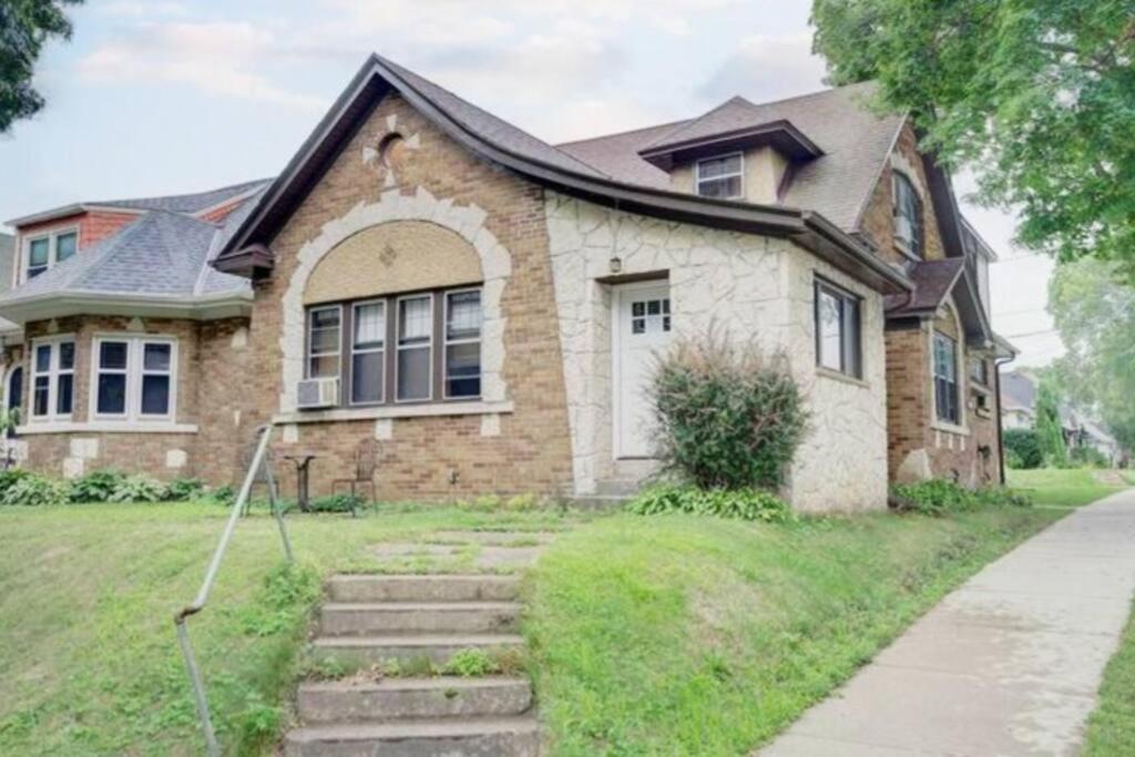 Modern Elegance: Pet-Friendly + 5 Min to Downtown image