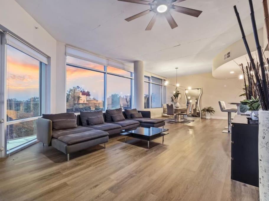 4Bedroom/ 2bath 2100sq ft Thorton Park Master Suite image