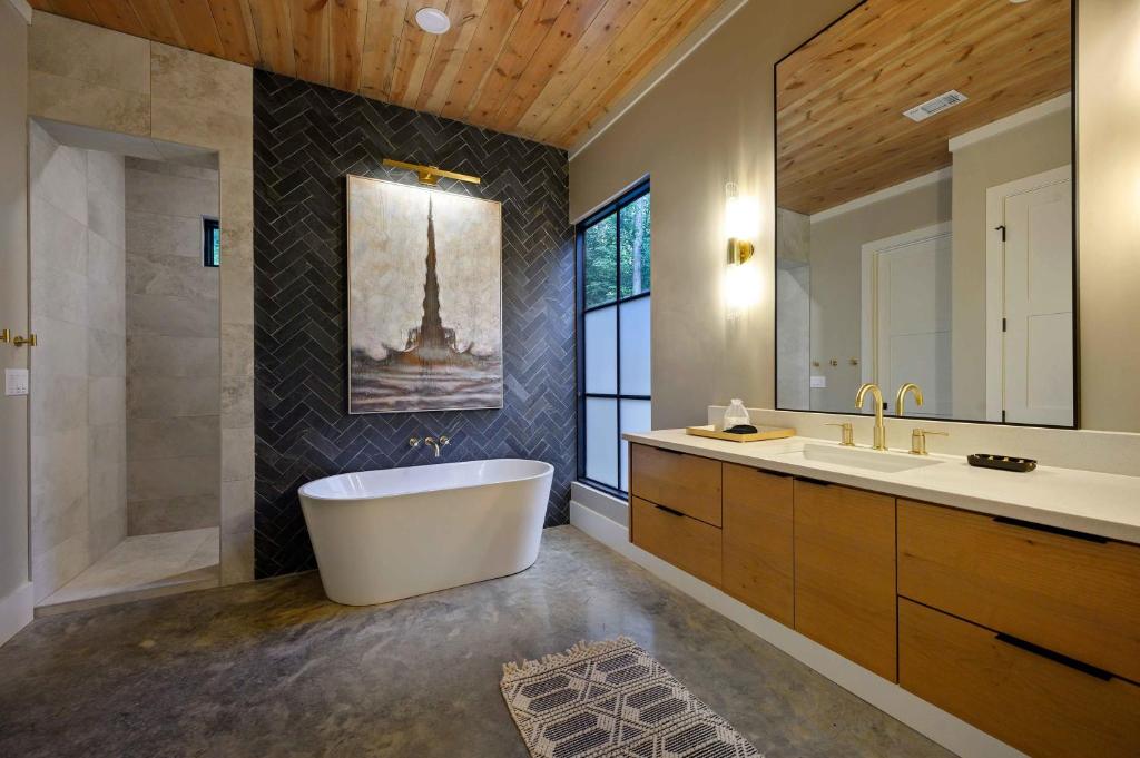 NEW Designer Dream Home - Top Rated with Hot Tub photo 3