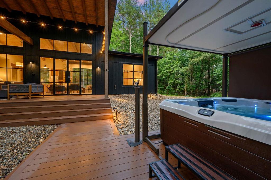 NEW Designer Dream Home - Top Rated with Hot Tub photo 1