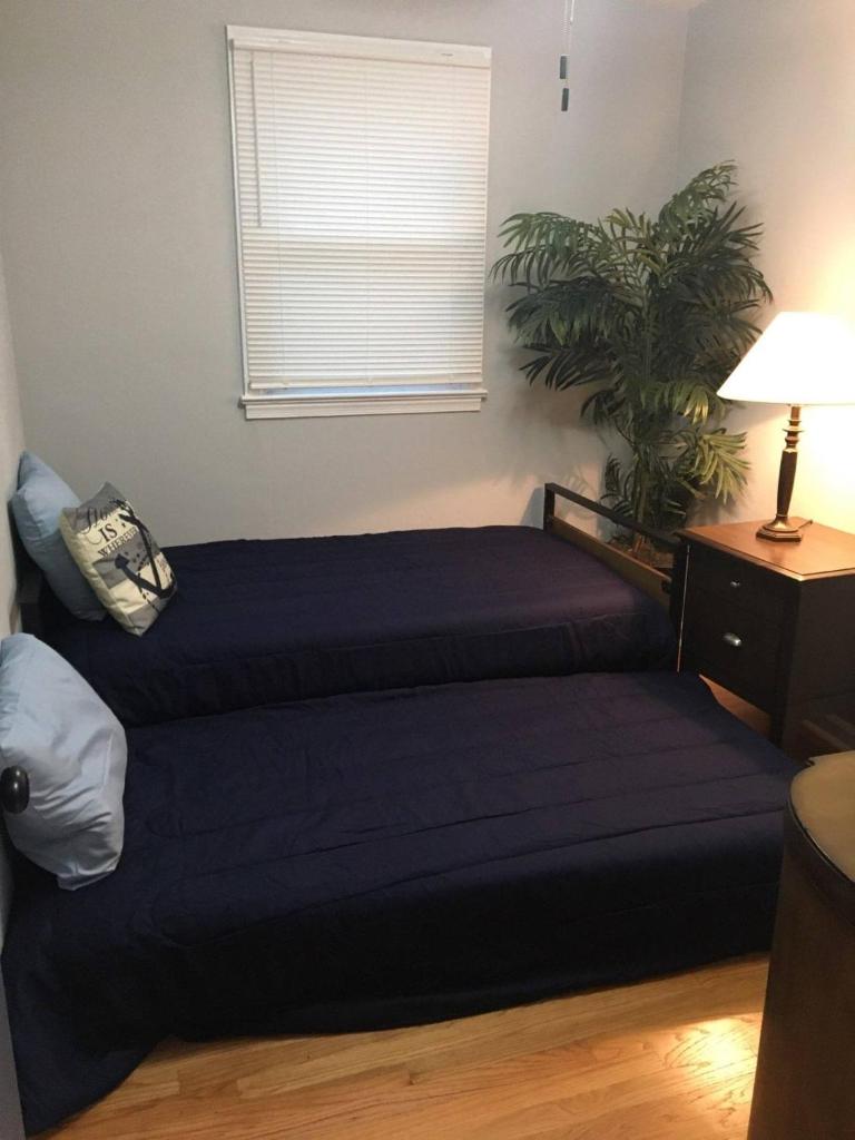 3-BR Home 3 mins to Airport + 11 mins to Beach photo 4