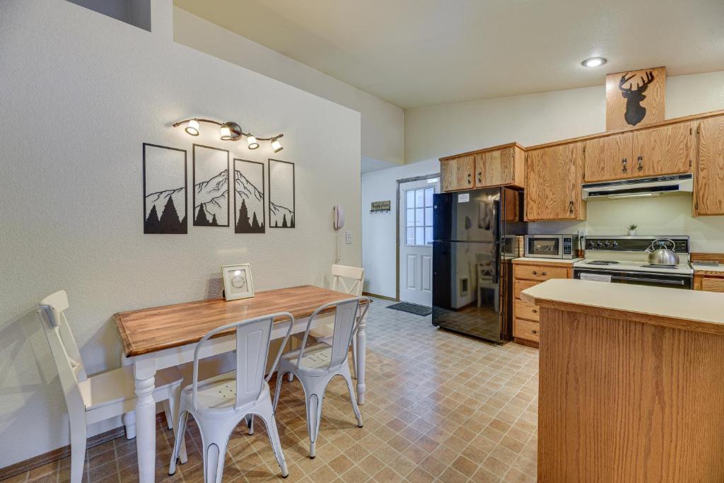 Pet-Friendly Ashford Rainier Home Hot Tub, Kayaks photo 4