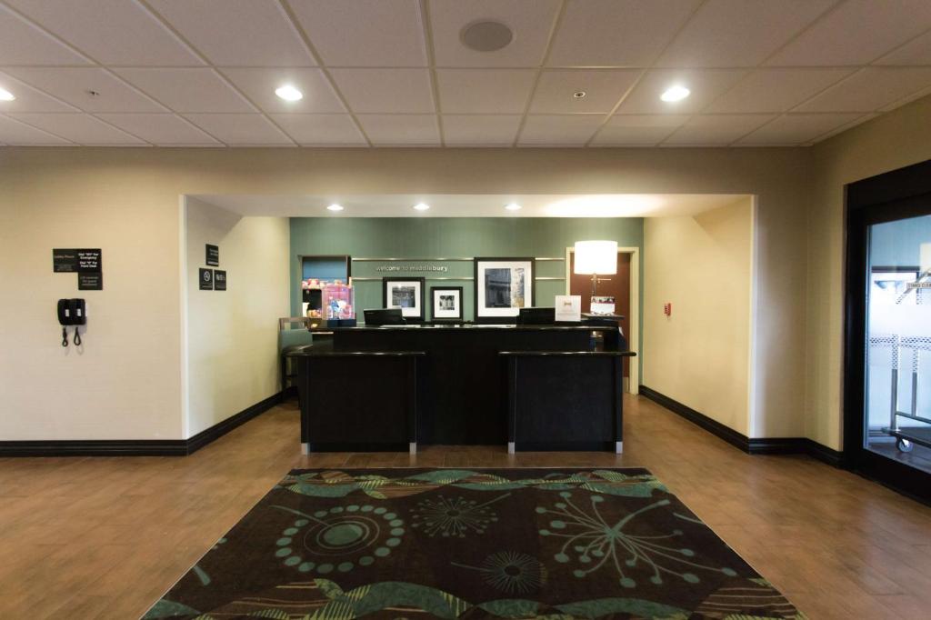 Hampton Inn & Suites Middlebury photo 3