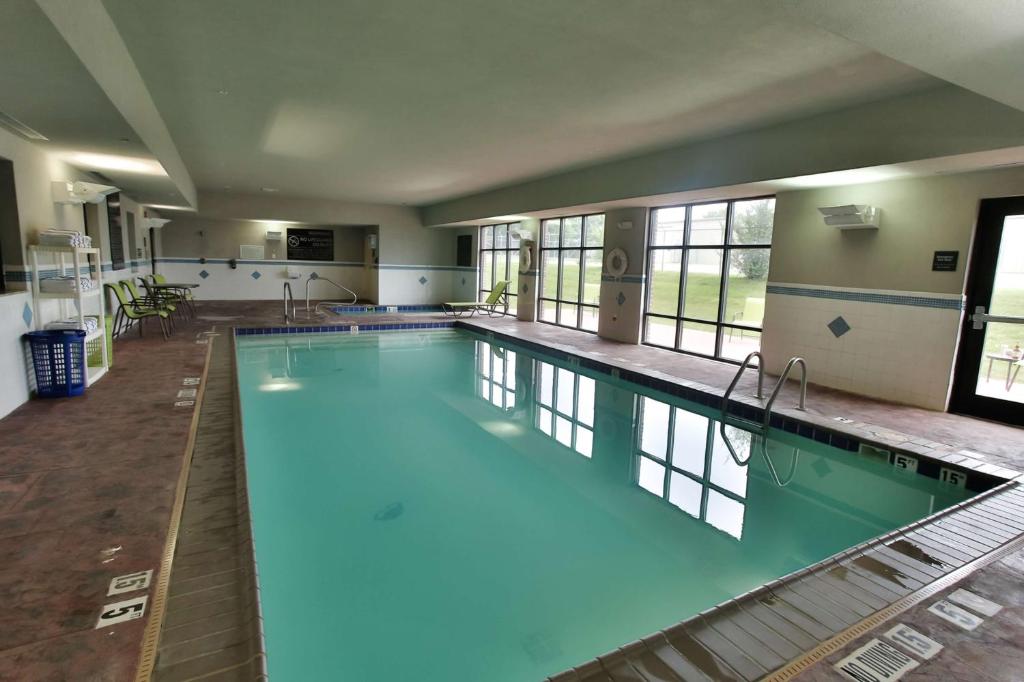 Hampton Inn & Suites Middlebury photo 4