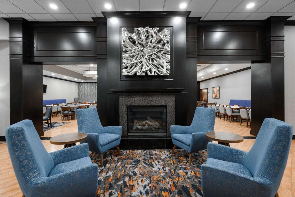Hampton Inn Evansville Airport photo 3