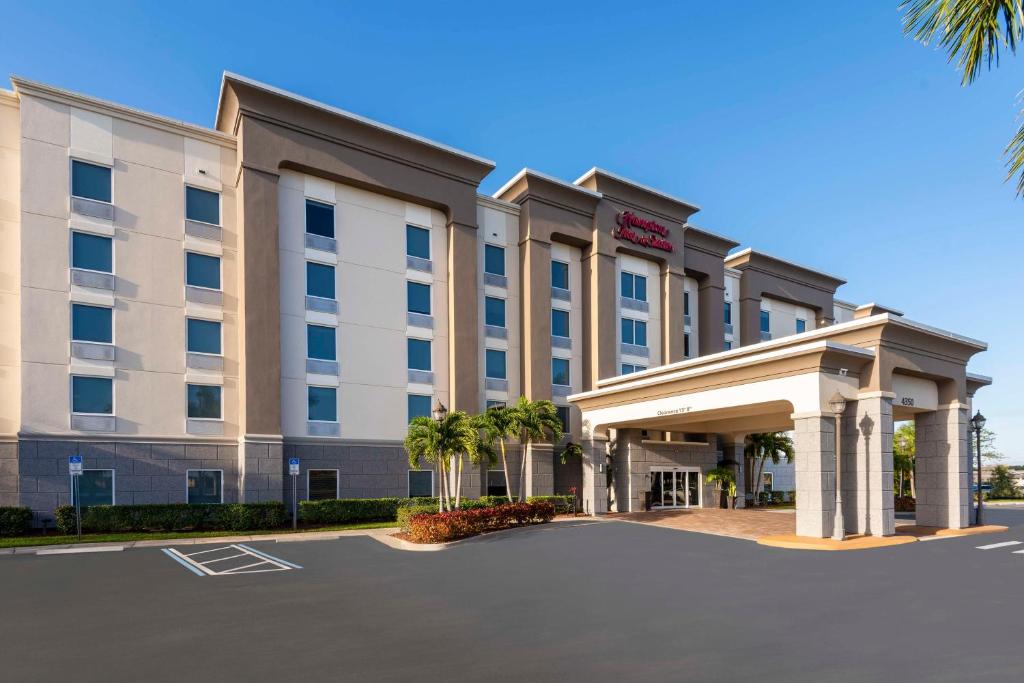 Hampton Inn & Suites Fort Myers-Colonial Boulevard photo 2