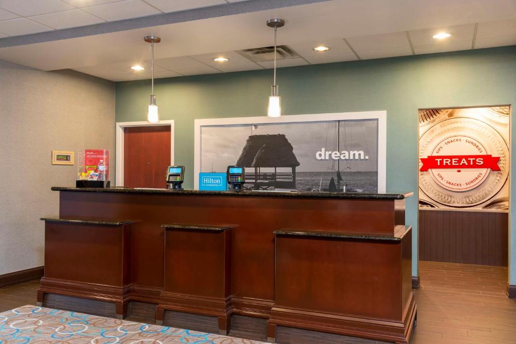 Hampton Inn & Suites Fort Myers-Colonial Boulevard photo 3