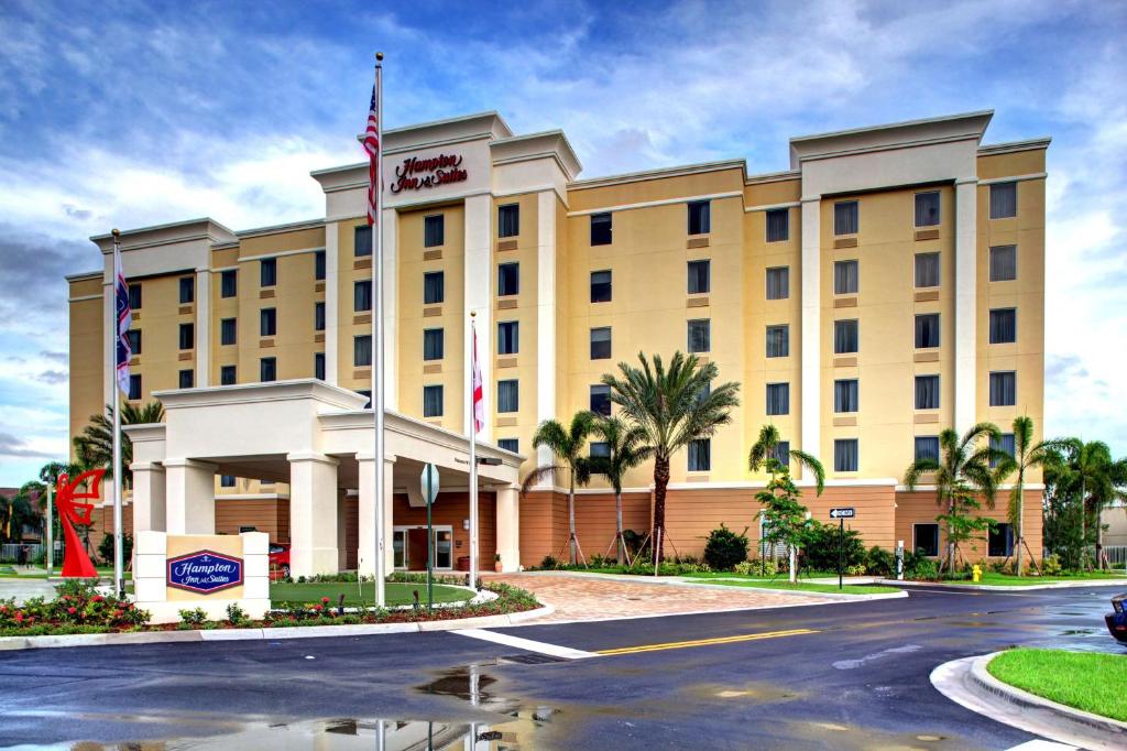 Hampton Inn & Suites Coconut Creek image