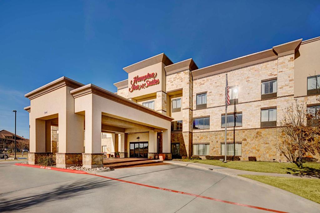 Hampton Inn & Suites Mansfield image