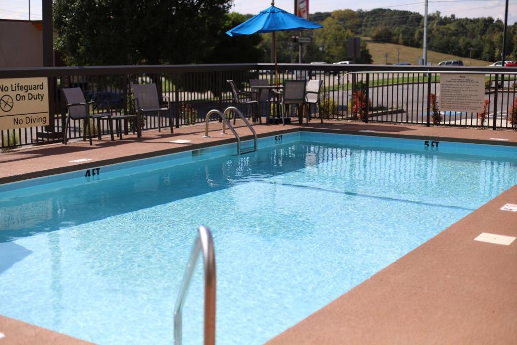 Hampton Inn Greeneville image
