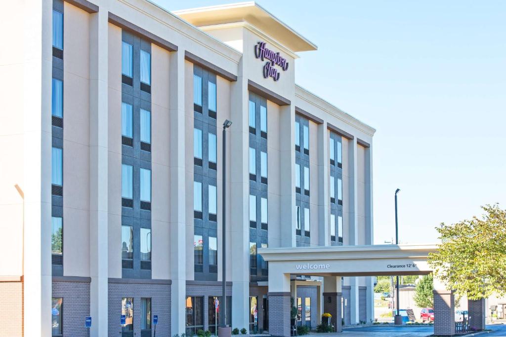 Hampton Inn Huntington/Barboursville image