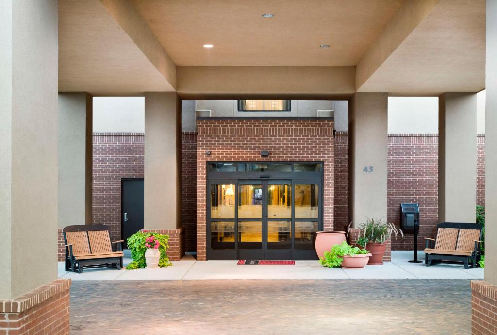Hampton Inn Harrisonburg South photo 1