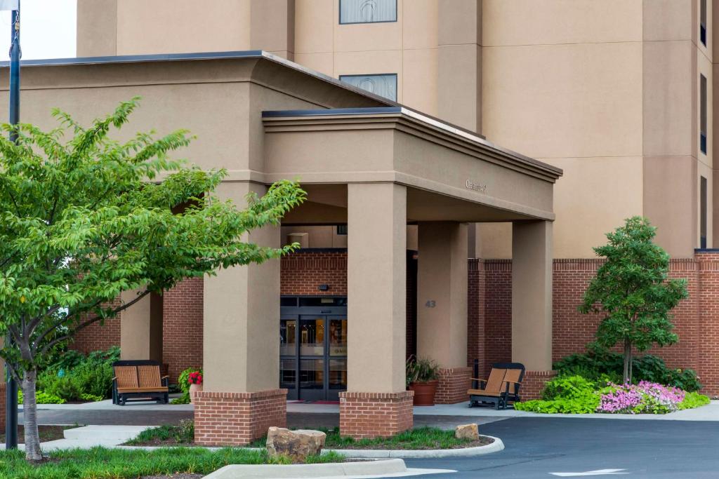 Hampton Inn Harrisonburg South photo 2