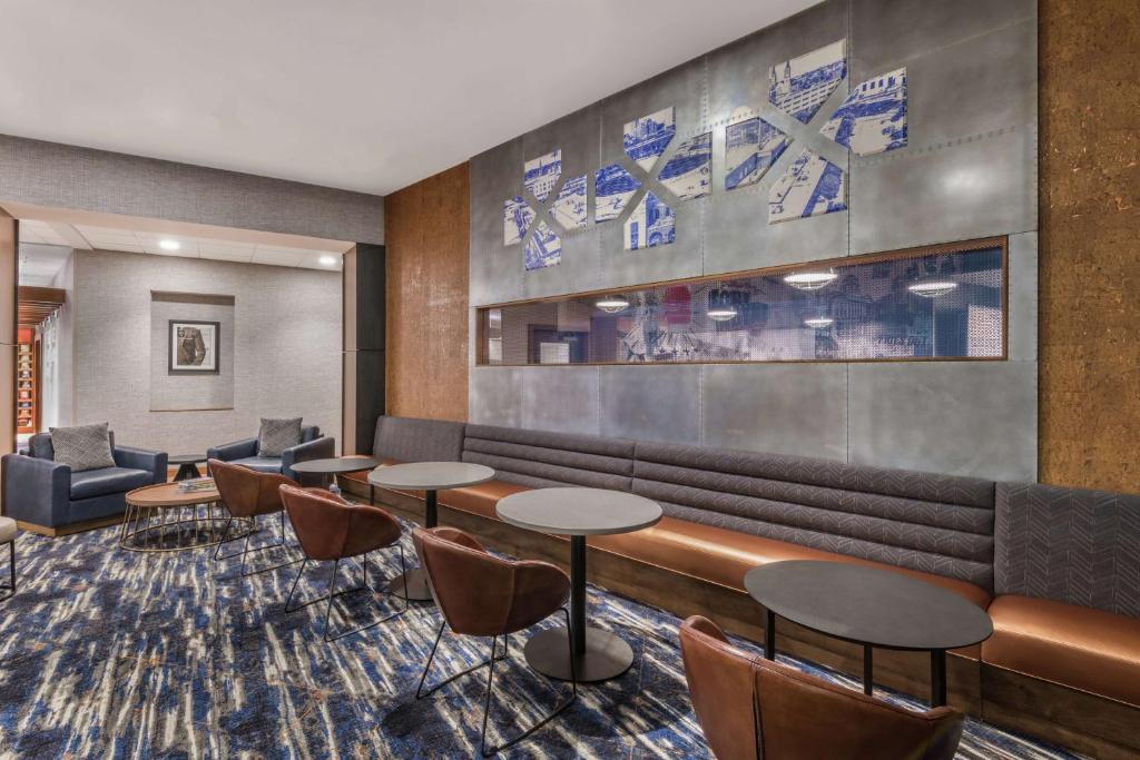 Hampton Inn & Suites Fort Wayne Downtown photo 4