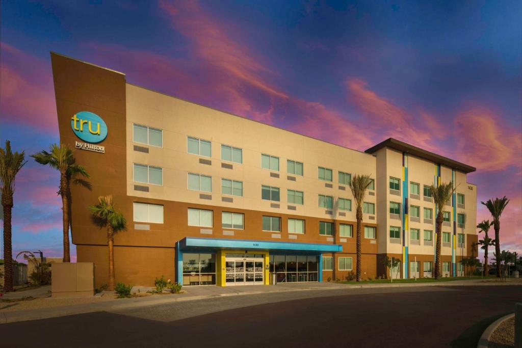 Tru By Hilton Goodyear Phoenix West, AZ image