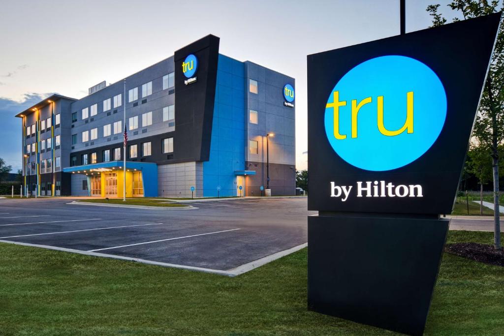 Tru by Hilton Auburn image