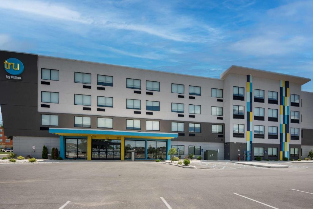 Tru by Hilton Warsaw image