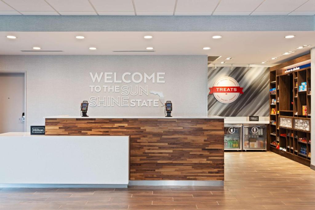 Hampton Inn & Suites Alachua I-75, FL photo 2