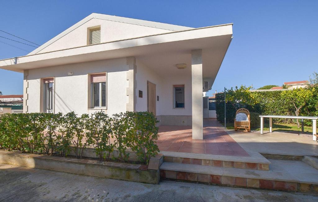 Lovely Home In Marina Di Modica With Jacuzzi