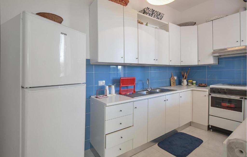 Lovely Home In Marina Di Modica With Jacuzzi photo 2