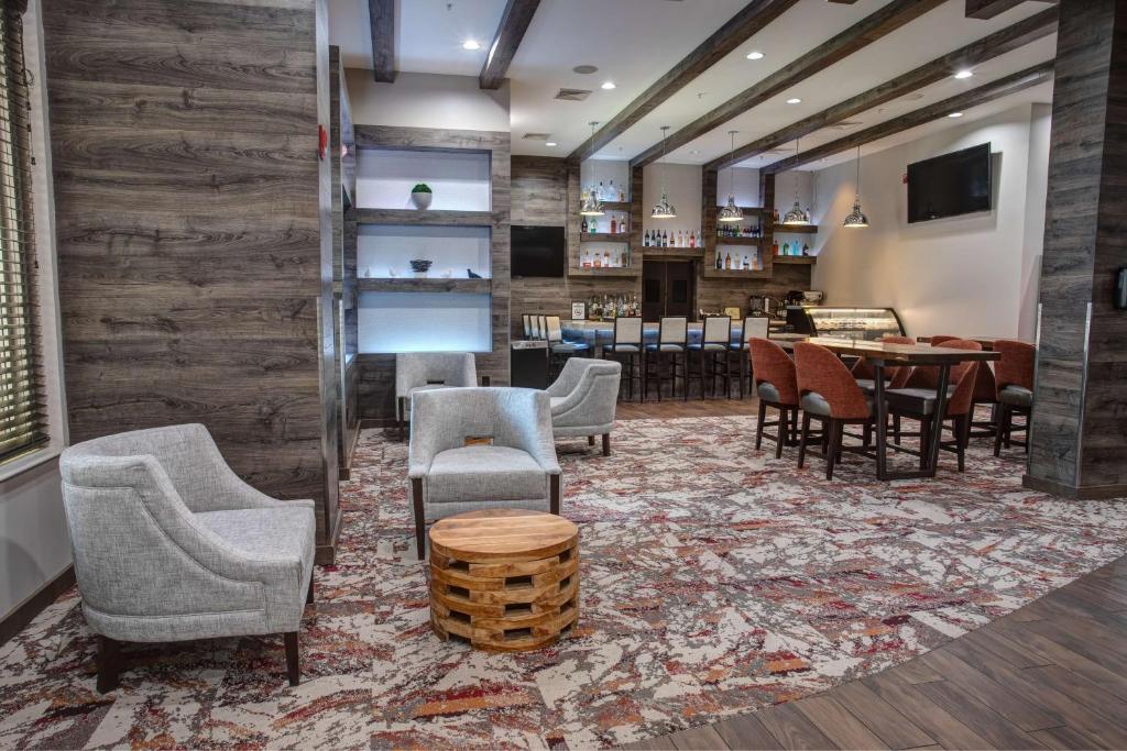 Hampton Inn & Suites Newark Airport Elizabeth image