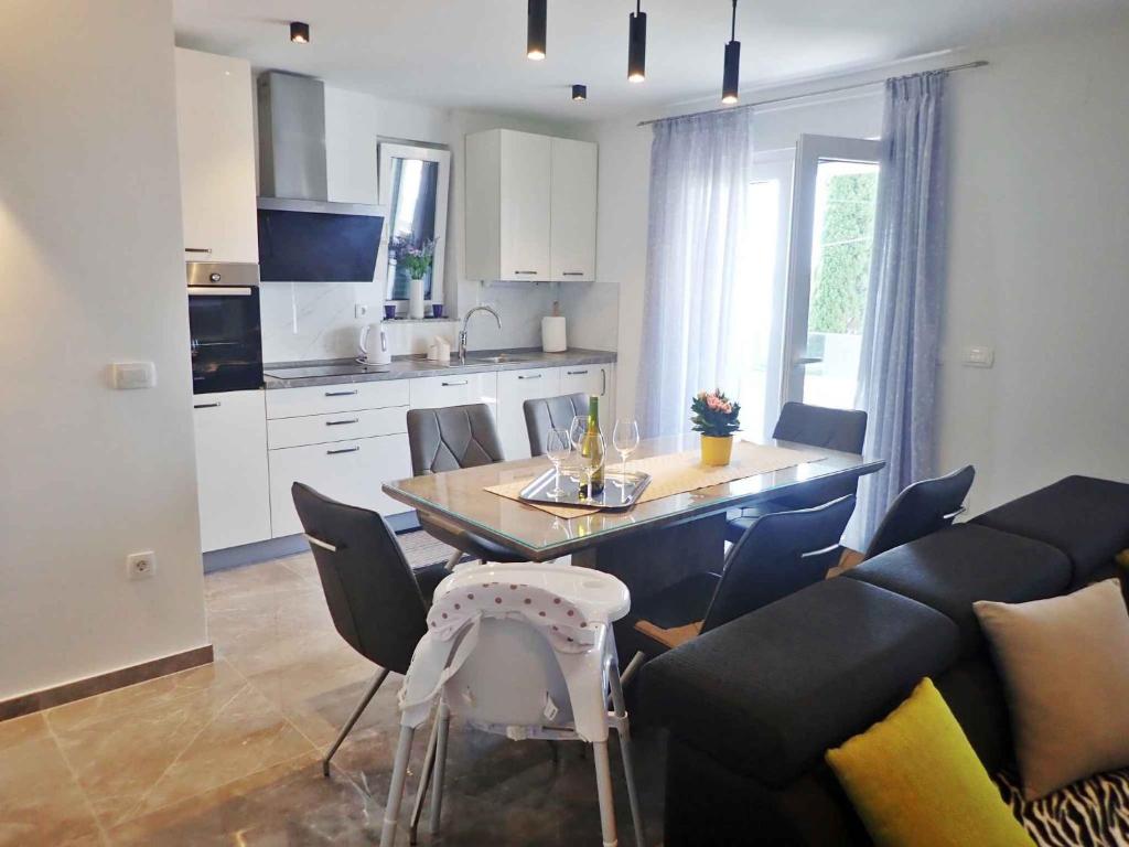 Holiday home in Jasenice 40484 photo 3