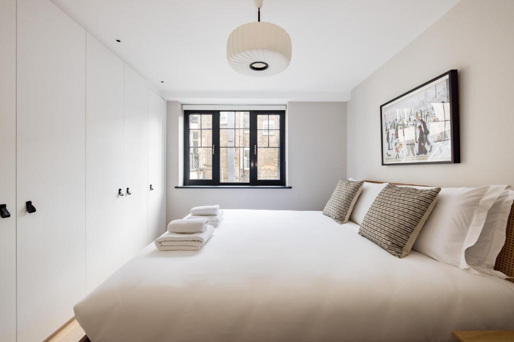 Covent Garden Apartments - Tap to explore photos