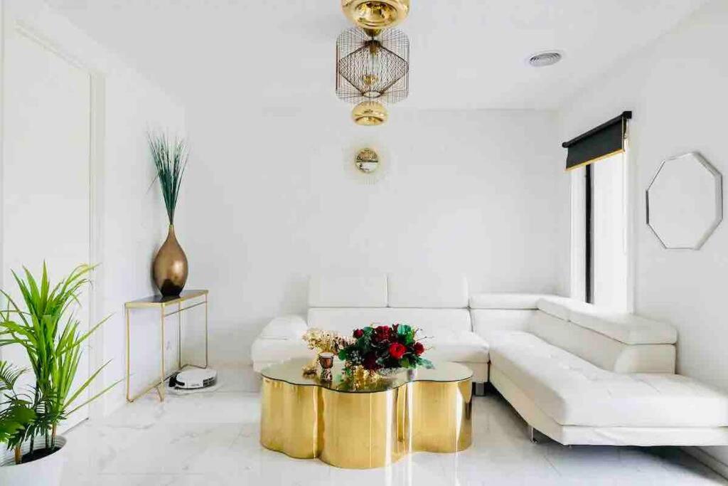 Luxury Entire Home for up to 16 People photo 1