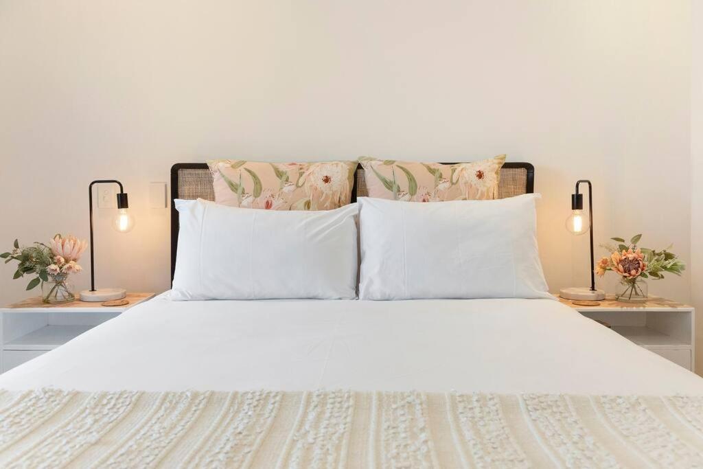 The Salty Lagoon - A Vibrant Retreat by the Water photo 2