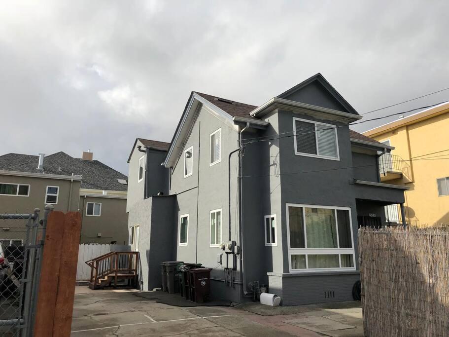 Victorian Oasis: Charm & Convenience Near Lake Merritt image