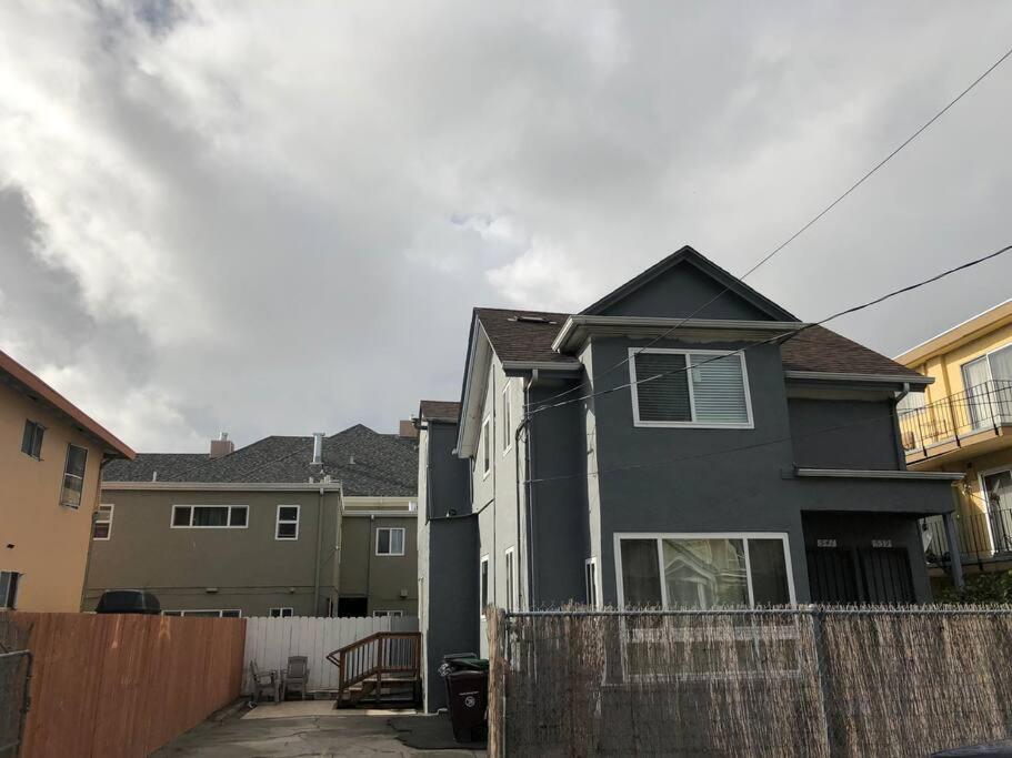 Victorian Oasis: Charm & Convenience Near Lake Merritt photo 1