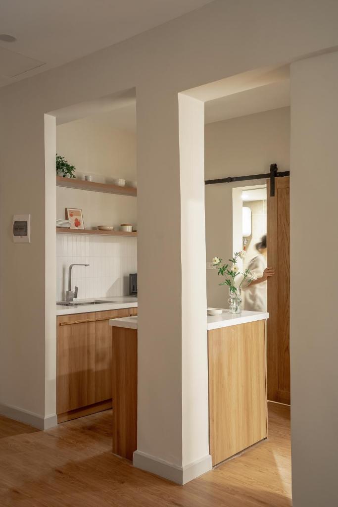 Ômai Homestay - Private Apartment in a historic building - OldQuarter - 3mins to SwordLake OperaHouse - 5th floor No Elevator