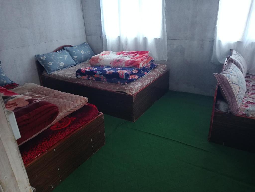 kalingchok-hotel tik top & New Family Guest House photo 3