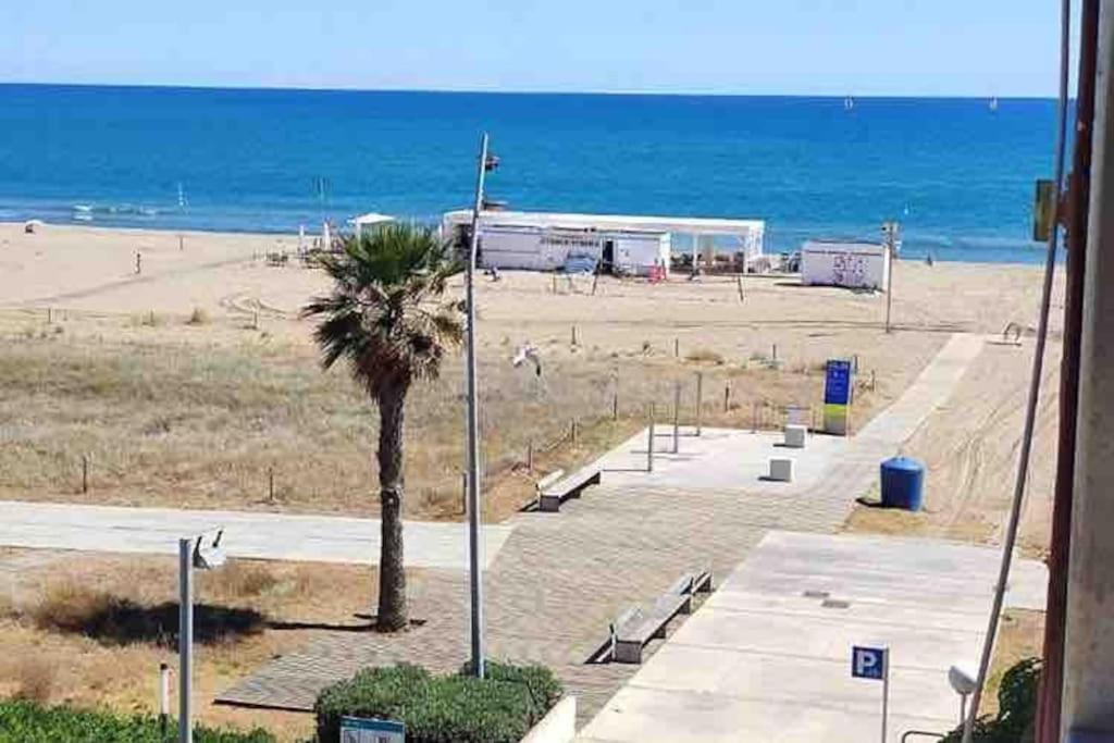 BEACHFRONT APARTMENT Castelldefels photo 3