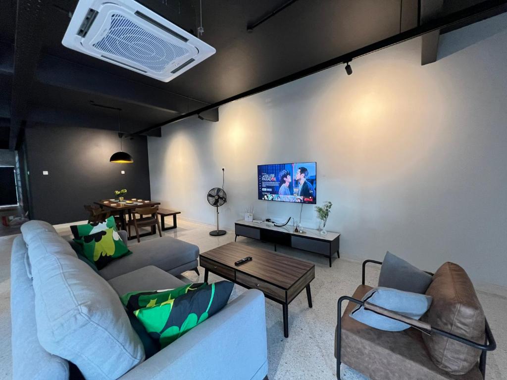 Galaria 4BR 17Pax NearTC, DinosaurLand, PS4, Netflix photo 2