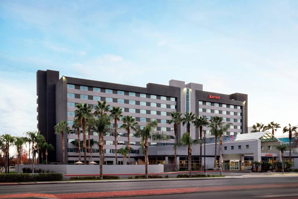 Bakersfield Marriott at the Convention Center image