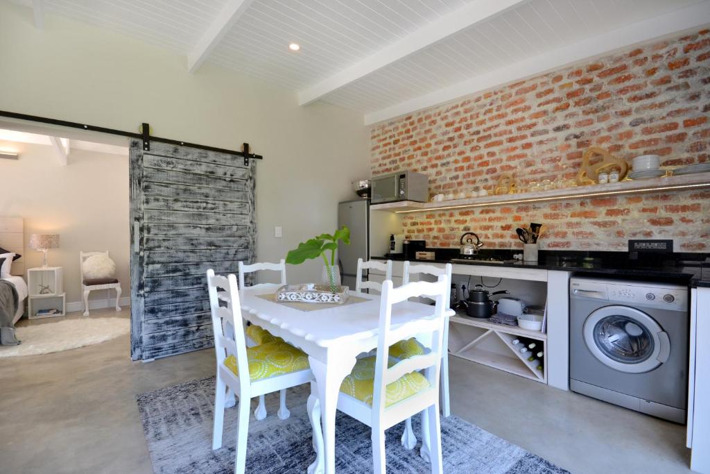 SAFFRON COTTAGE photo 4
