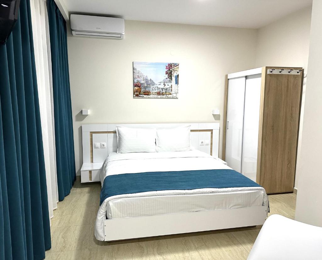 Navarino Luxe Suites with Sea View photo 2
