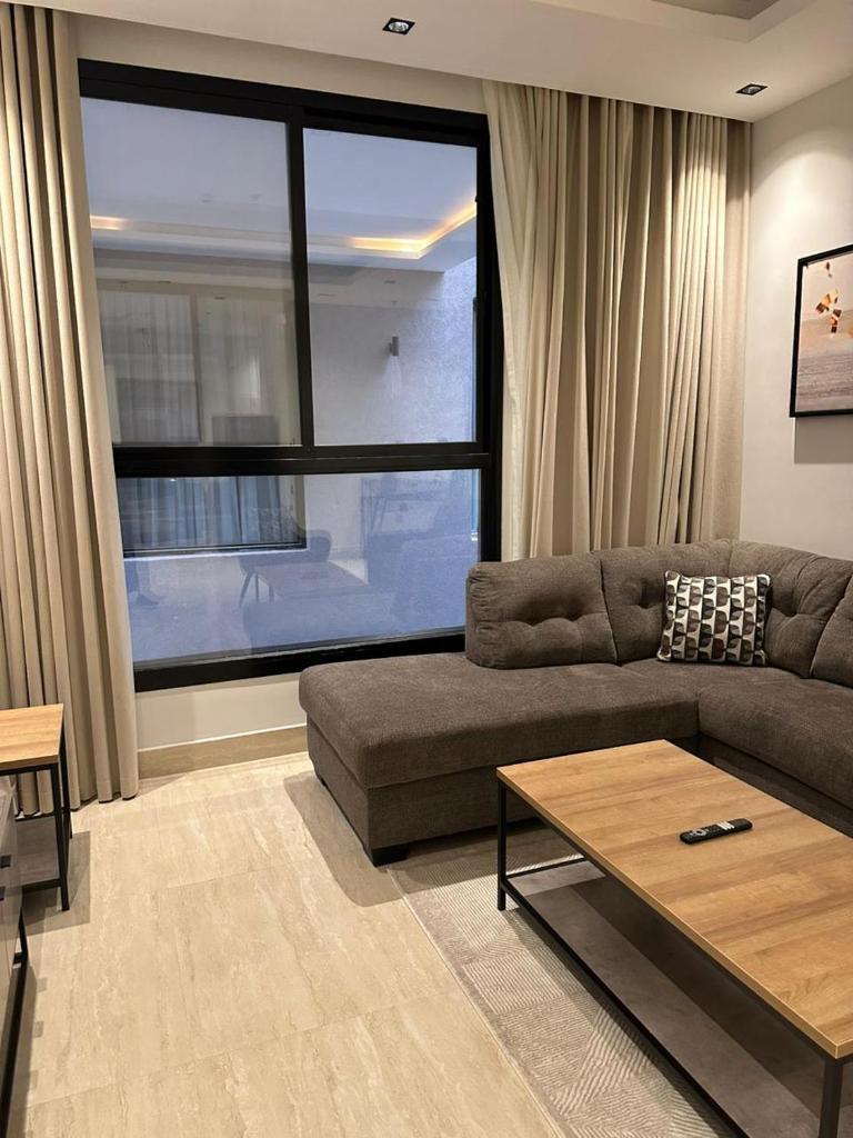 Modern 2-Bedrooms apartment with dining & living room شقه فندقيه فاخره في الملقا - نظام دخول ذاتي photo 2