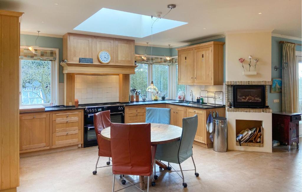 Cozy Home In Noordwijk Aan Zee With Kitchen photo 3