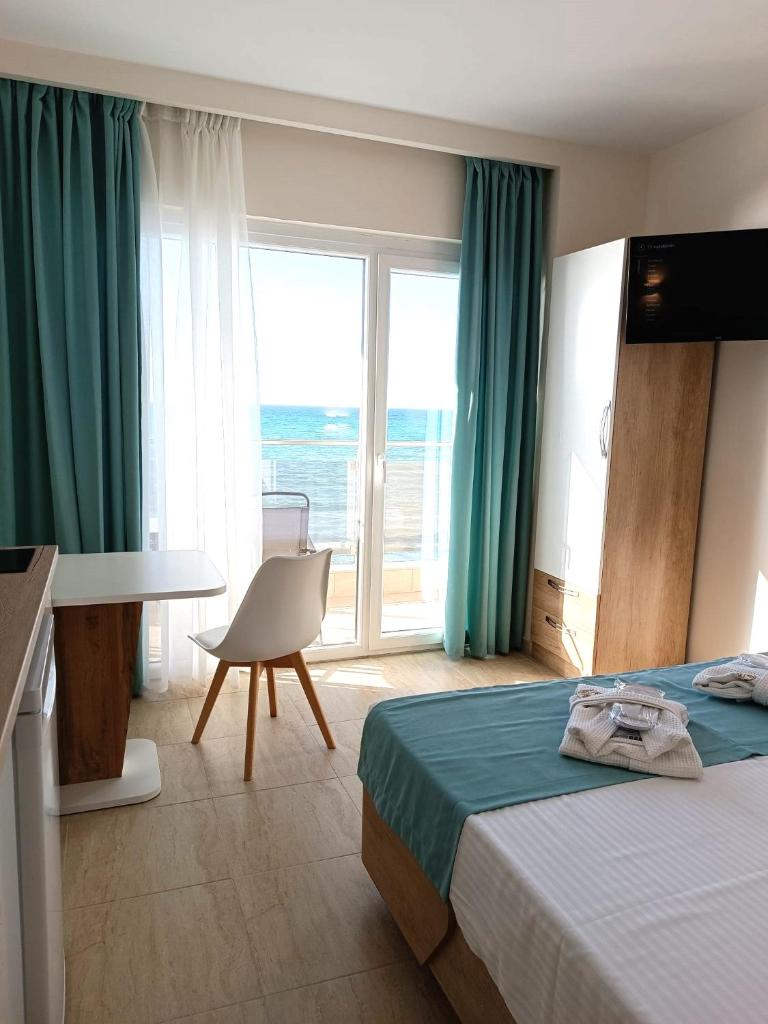 Navarino Luxe Suites with Sea View