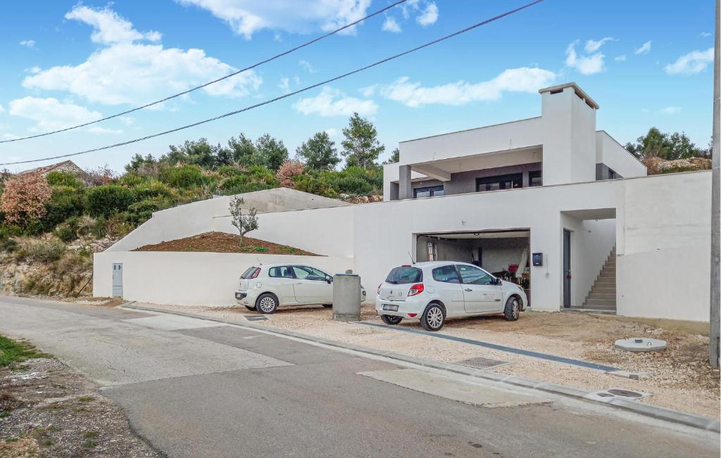 Cozy Home In Razanac With Wi-fi