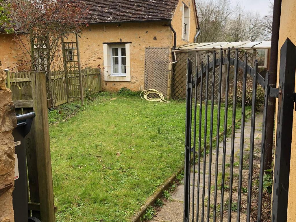 Gîte Asnières-sur-Vègre, 1 pièce, 2 personnes - FR-1-410-317