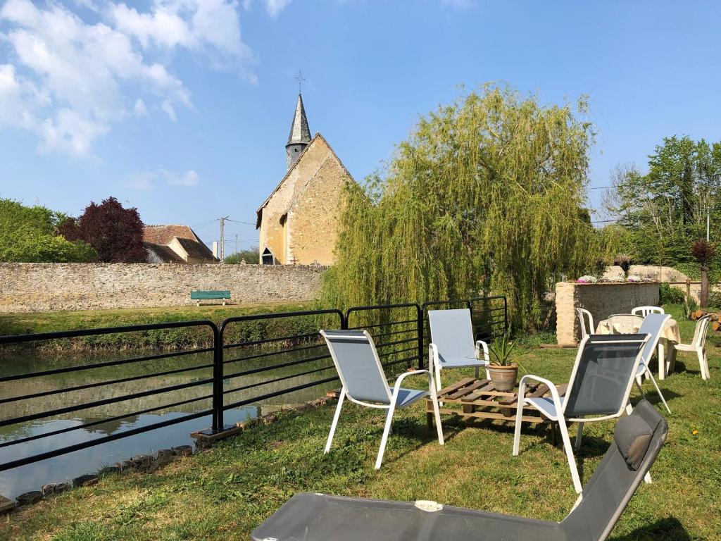 Gîte Mézières-sur-Ponthouin, 4 pièces, 7 personnes - FR-1-410-323