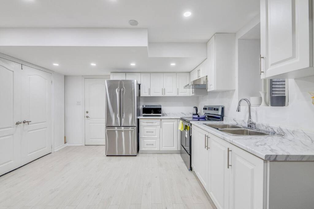 Hidden Gem: Spacious Basement photo 2