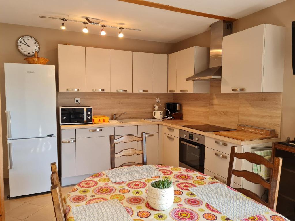 Gîte Cravant, 3 pièces, 3 personnes - FR-1-590-20 photo 2