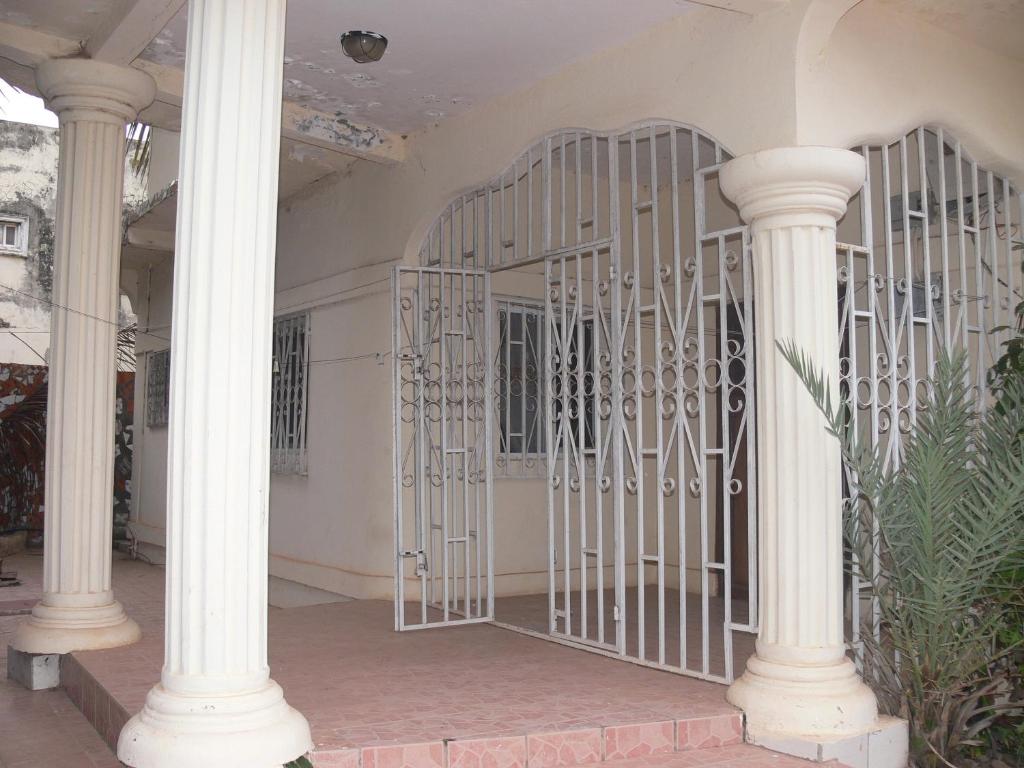 Fayes Apartments photo 3
