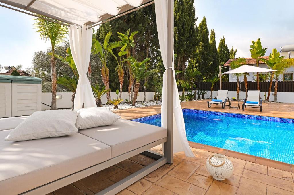 Villa Lara - 3bed Bangalow with Large Pool photo 3